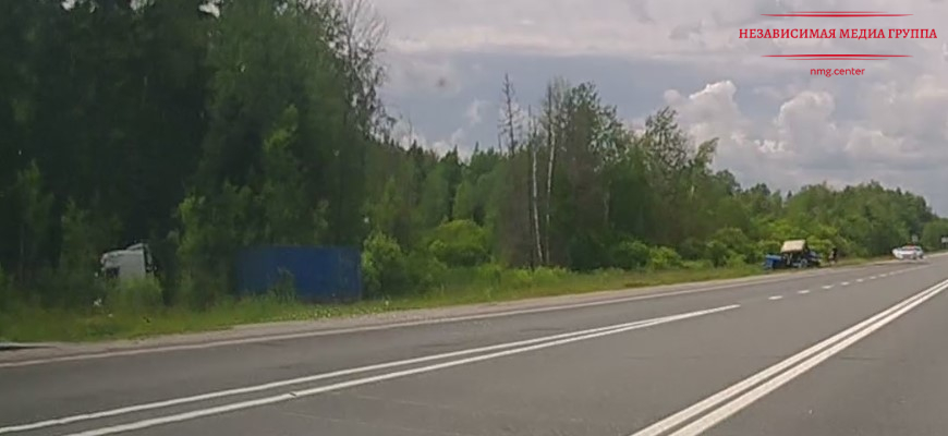 В Судиславском районе столкнулись фура и трактор