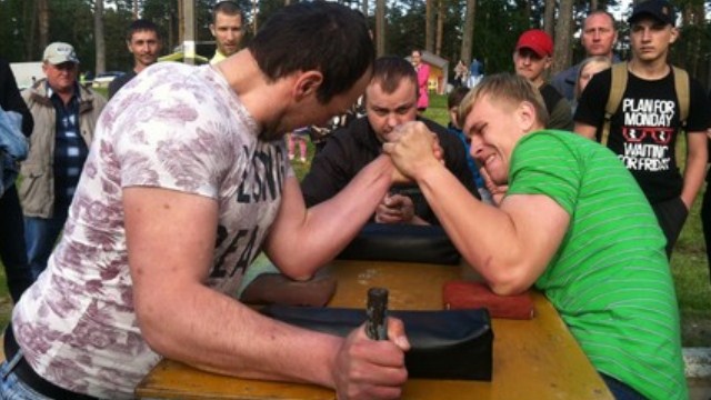 В парке Лобанка собралась молодежь, для которой был организован праздник "Живи ярко!"