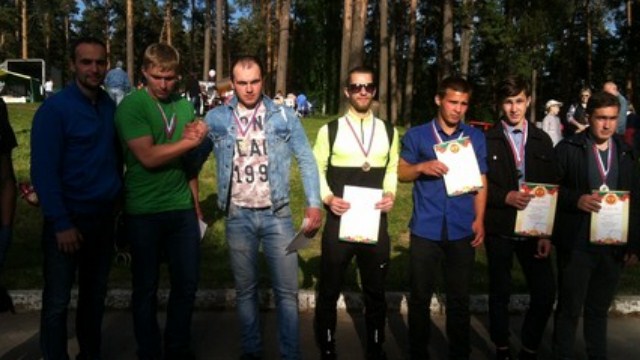 В парке Лобанка собралась молодежь, для которой был организован праздник "Живи ярко!"