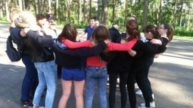 В парке Лобанка собралась молодежь, для которой был организован праздник "Живи ярко!"