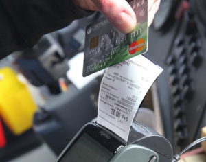 Проезд в троллейбусах Воронежа теперь можно оплатить банковской картой