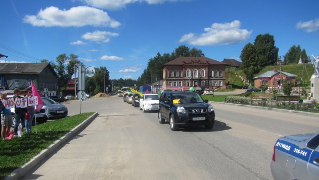 В Судиславле автоинспекторы организовали автопробег «Вместе – за безопасность детей на дороге!»