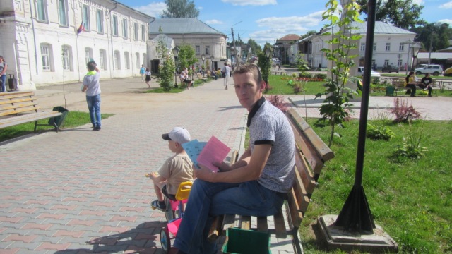 В Судиславле автоинспекторы организовали автопробег «Вместе – за безопасность детей на дороге!»