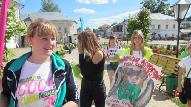 В Судиславле автоинспекторы организовали автопробег «Вместе – за безопасность детей на дороге!»