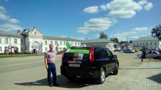 В Судиславле автоинспекторы организовали автопробег «Вместе – за безопасность детей на дороге!»