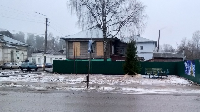 В Судиславле установили новогодние елки