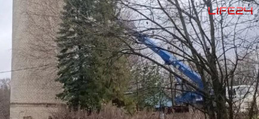 В поселке Дружба приступили к демонтажу водонапорной башни
