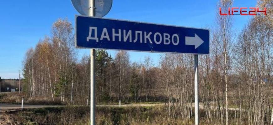 На автодороге Судиславль — Сырнево рабочие нанесли разметку и установили дорожные знаки