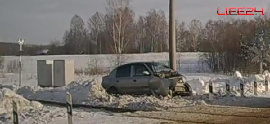 В Судиславском районе столкнулись поезд и легковой автомобиль