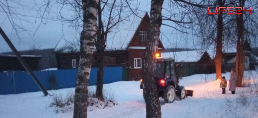 В Судиславле коммунальные службы ведут расчистку дорог и тротуаров после снегопада