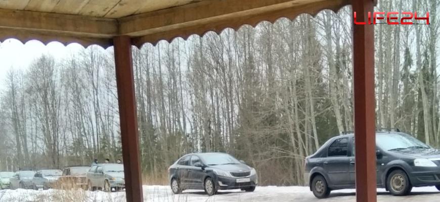 В Крещение на Фадеевский родник в Судиславском округе выстроились очереди