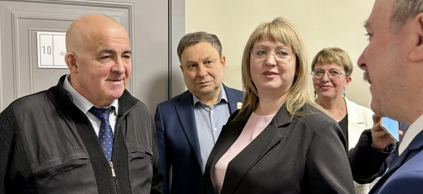 Сергей Ситников проверил качество питания в Расловской средней школе