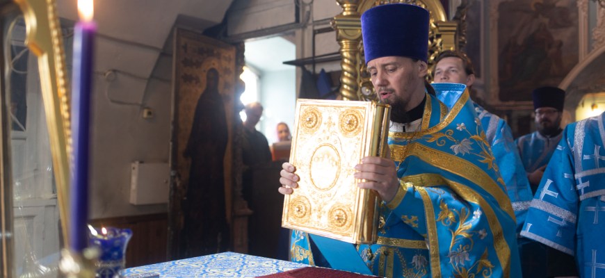 Божественная литургия прошла 28 марта в Преображенском храме поселка Судиславль