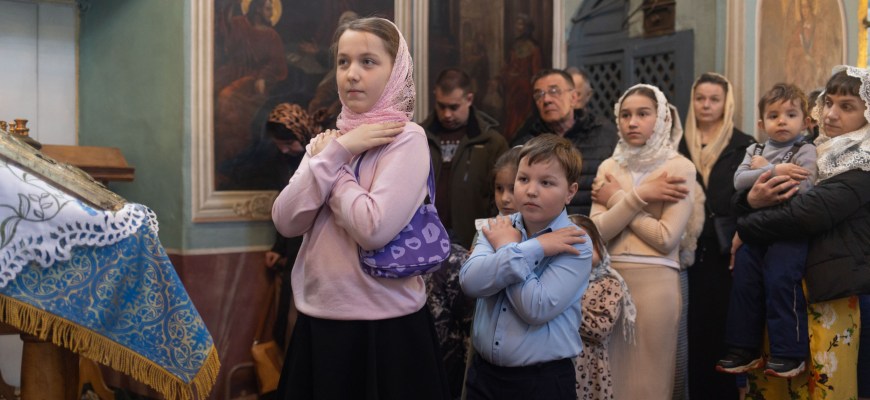 Божественная литургия прошла 28 марта в Преображенском храме поселка Судиславль