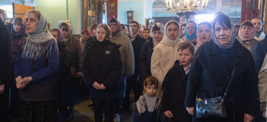 Божественная литургия прошла 28 марта в Преображенском храме поселка Судиславль