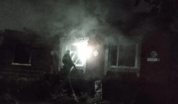 В поселке Западный ночью сгорел двухквартирный жилой дом