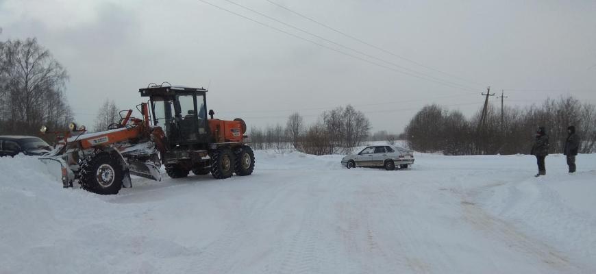 В Судиславском районе грейдер совершил наезд на автомобиль