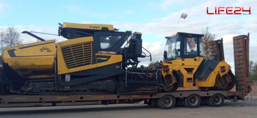 На мосту через Корбу в Судиславле рабочие уложили выравнивающий слой асфальта